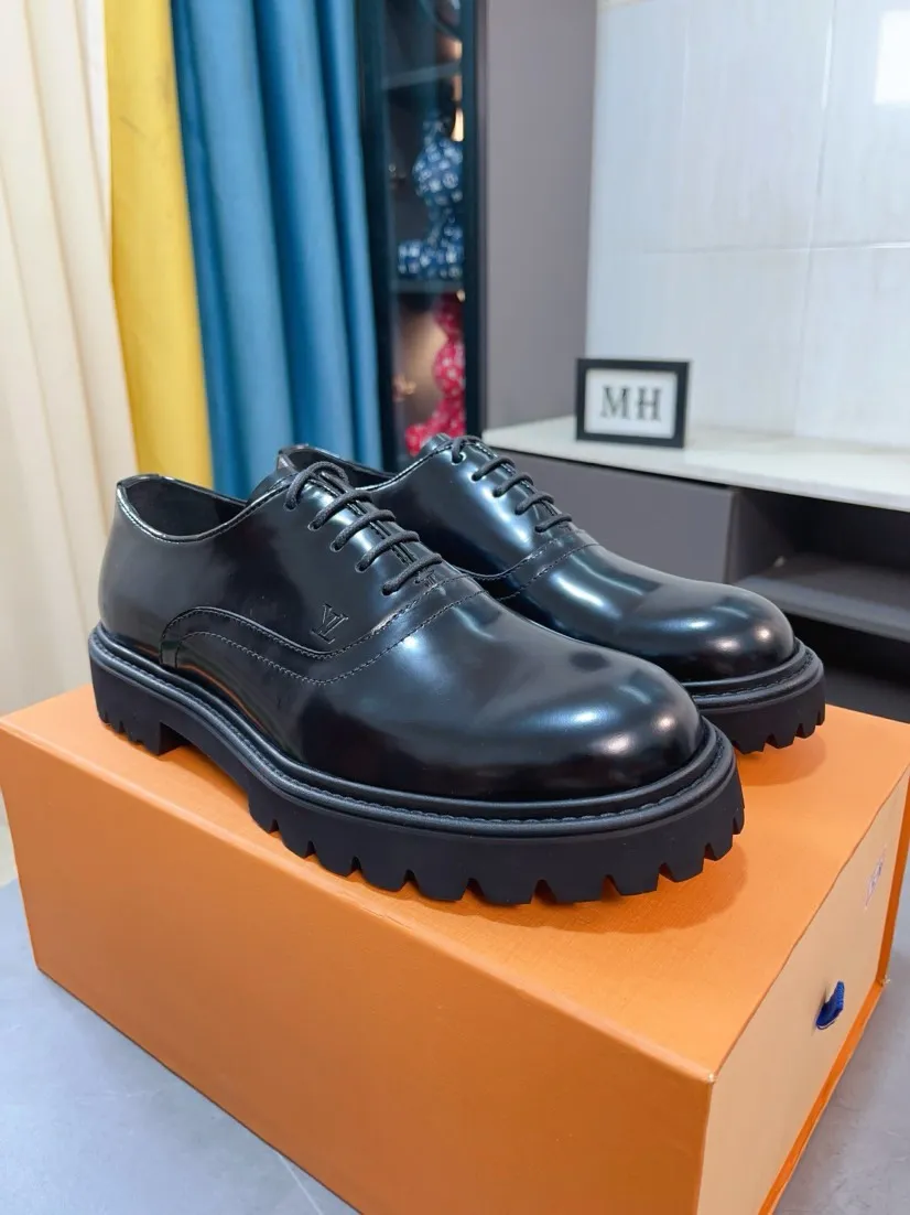 Men's shoes💰 660🌹🌹High version [LV] Louis Vuitton's popular casual leather shoes🎖Fashionable and elegant🎖🎖Material: Original imported open-edge beaded cowhide, washed cowhide leather lining, original open-molded rubber outsole, high-end and classy, ​​elegant quality, instantly transforming into a handsome man when you step on the foot❤❤Standard\nNumber of sizes: 39-44, 38, 45 customized